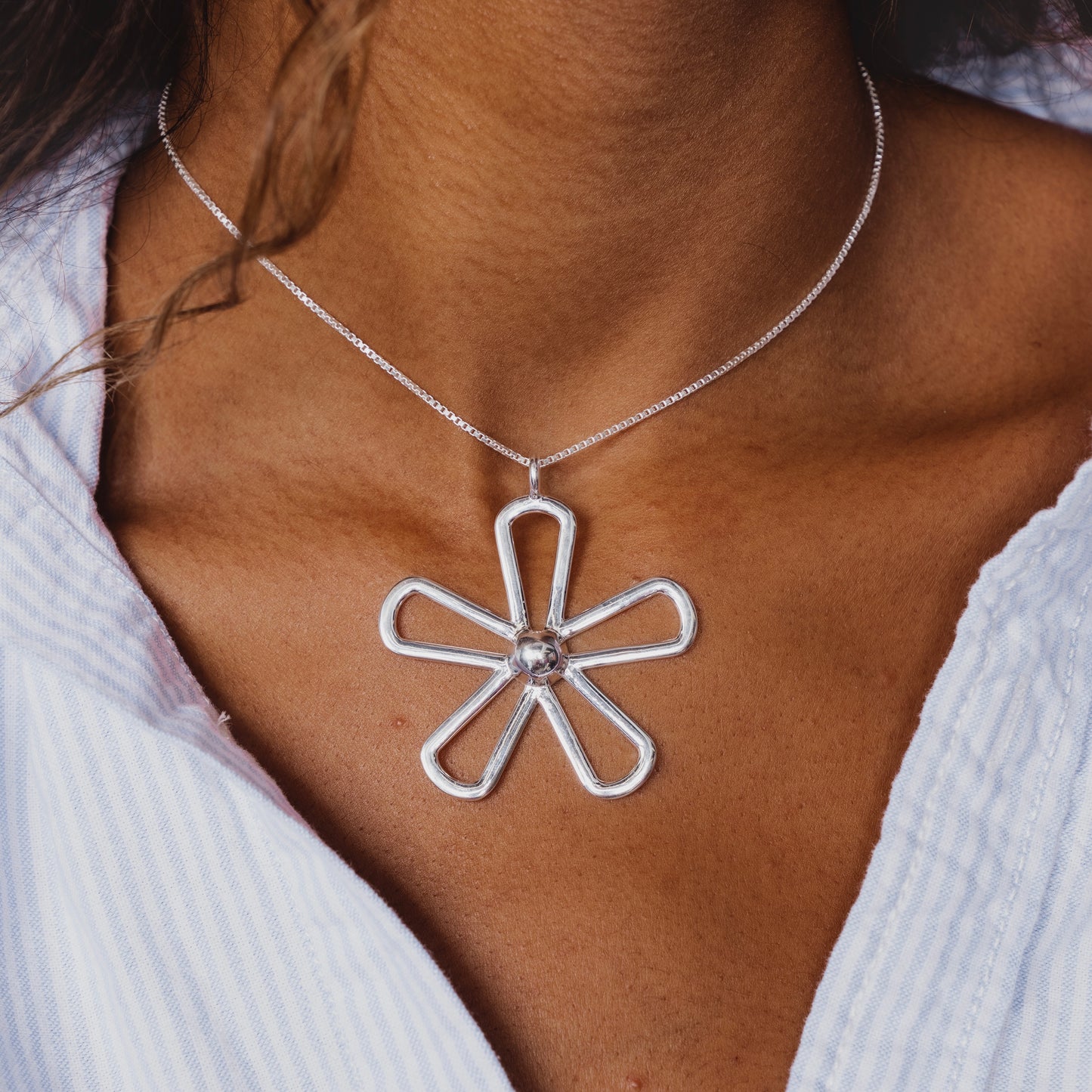 The Flower Pendant Necklace